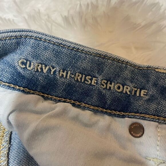 American Eagle Curvy Hi Rise Shortie Stretch Denim Jeans Shorts Size 2 Distresse - Picture 2 of 11